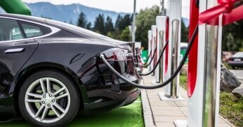 REPORT: Car insurance quotes for electric vehicles on LowestRates.ca surge 146%