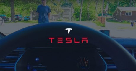 Guy tests Tesla’s pedestrian-avoidance on his friend